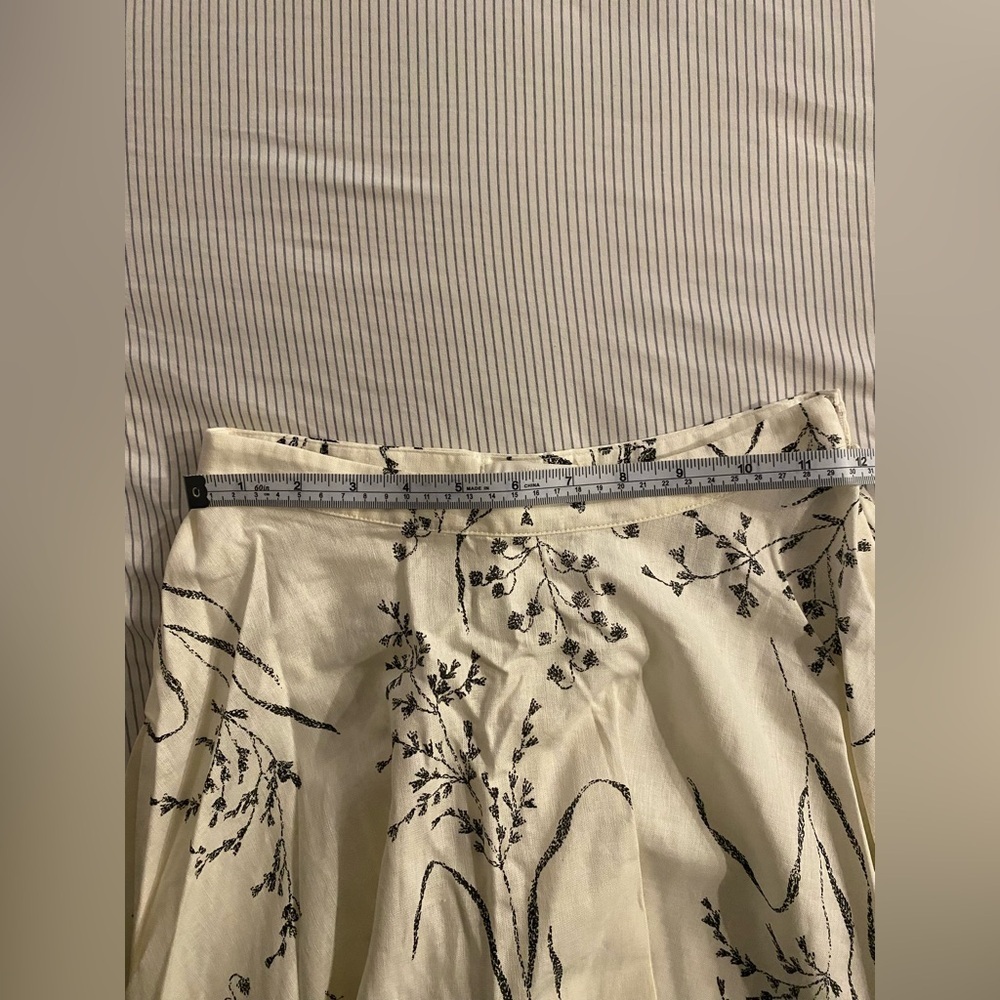 H & M linen blend black and white floral midi circular skirt - Picture 12 of 13